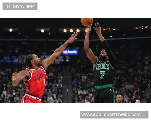 杰伦布朗主动请缨防守小卡马祖拉称赞其斗志与硬气